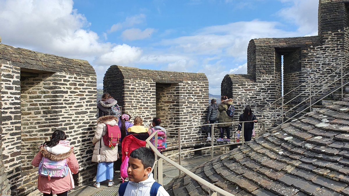 Cowbridge Class (@kredding_lps) on Twitter photo 