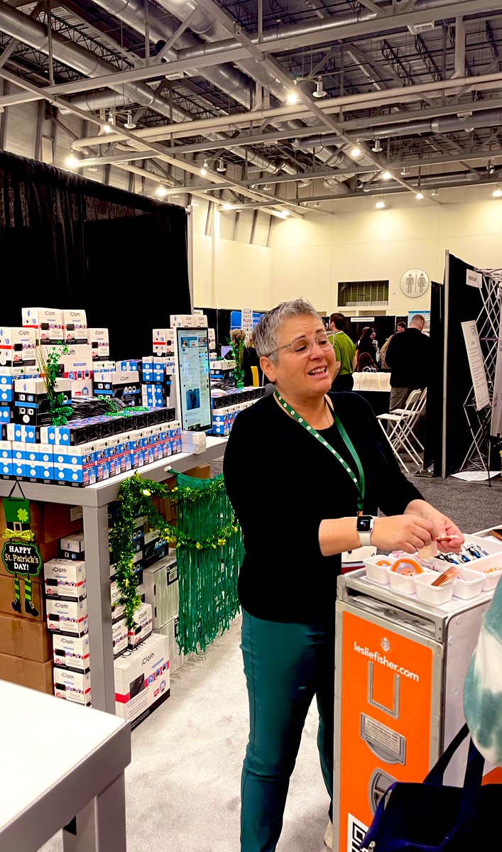 Elisabeth Mills tweet media