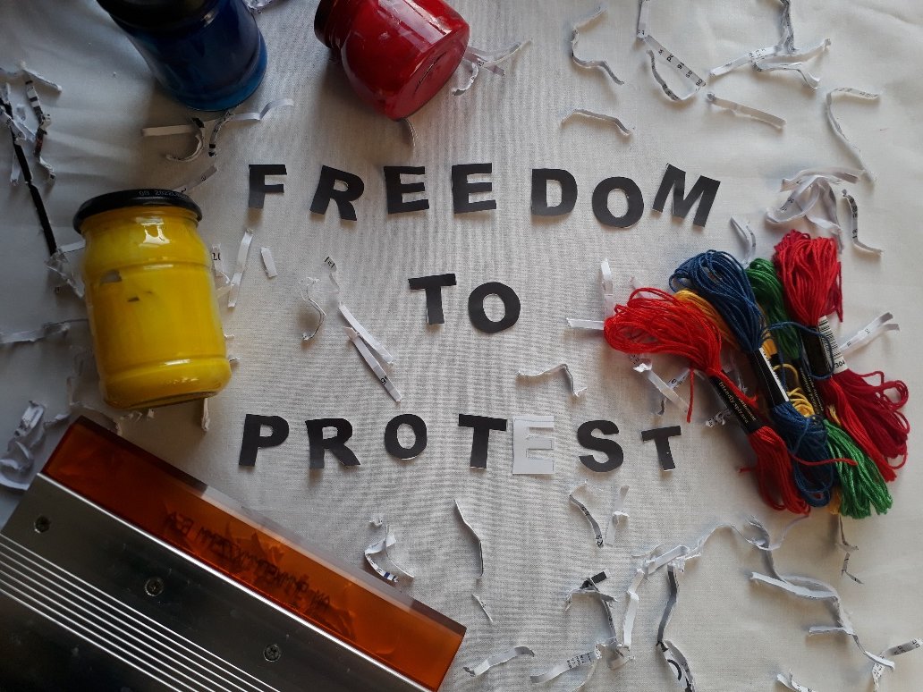 JusticeMuseum's tweet image. Join artist @nickisprints at 10am Fri 18th to help create a colourful collective quilt in our #free workshop

Taking inspiration from our #NJMProtest exhibit we’ll use a combination of embroidery, textile paints &amp;amp; stencils to make your voice heard!

Book: bit.ly/Make-it-yours