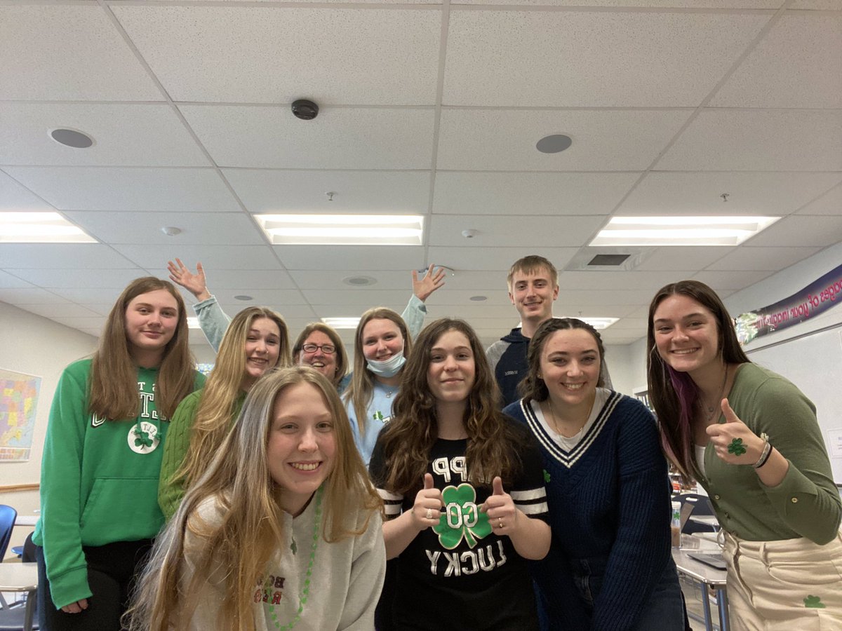 Cahill_English's tweet image. AP Sem is feeling the luck of the Irish today! 

#Cahill125 #RHS #APSem #StPatricksDay