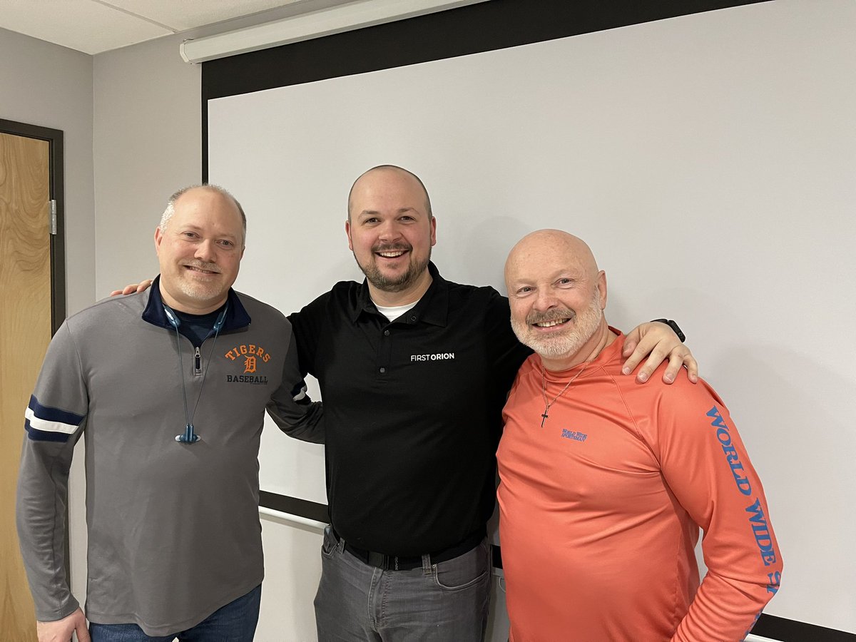 T_DeCastro's tweet image. Enjoyed visiting with the team at Diamond Communications yesterday. They’ve embraced that #ScamBlock life and are full steam ahead protecting @MetroByTMobile customers from unwanted calls. Thanks @smolsson and Dan! Shoutout to @5GReyes for the photo and partnership!