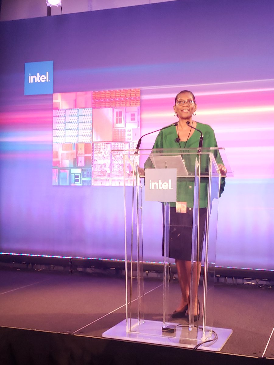 Lisa M. Smith tweet media