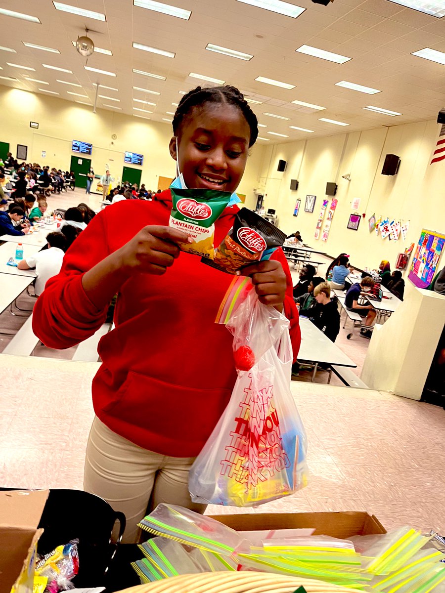 JAY_R_SOHN's tweet photo. Thank you @SunriseFalcons PTSA, @chifleschips the PRIDE Committee and community for donating and supporting an array of incentives including snacks to items from the Book Fair to support our Falcon Store! Much more to come! @AtwoodPrincipal @emilyagonzalez1 @mrhhamm @flpbis https://t.co/hs6Mn1UgM8