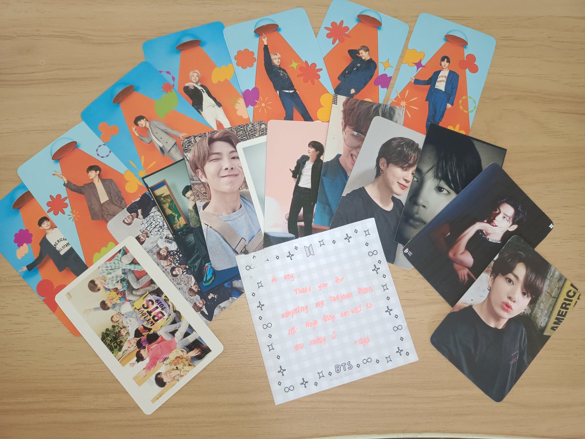 ddaengjaeyun's tweet photo. Hi @einndys! 

I wasn't able to take a pic of the items I bought bec I had to repacked it kasi pang gift ko kanina lang din but it was well-packed! These are only the freebies and I love all of them🥺 Thank u, seller! https://t.co/4ox9FQfN4i