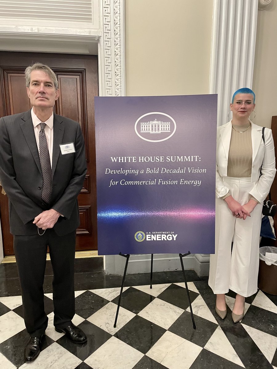 Princeton's tweet image. Director of @PPPLab Steve Cowley and future plasma physicist Amelia Chambliss are at the @WhiteHouse to discuss the promise of the #FusionEnergy technology and the remaining challenges. 

More on this historic event in fusion energy: bit.ly/3qfaePV
