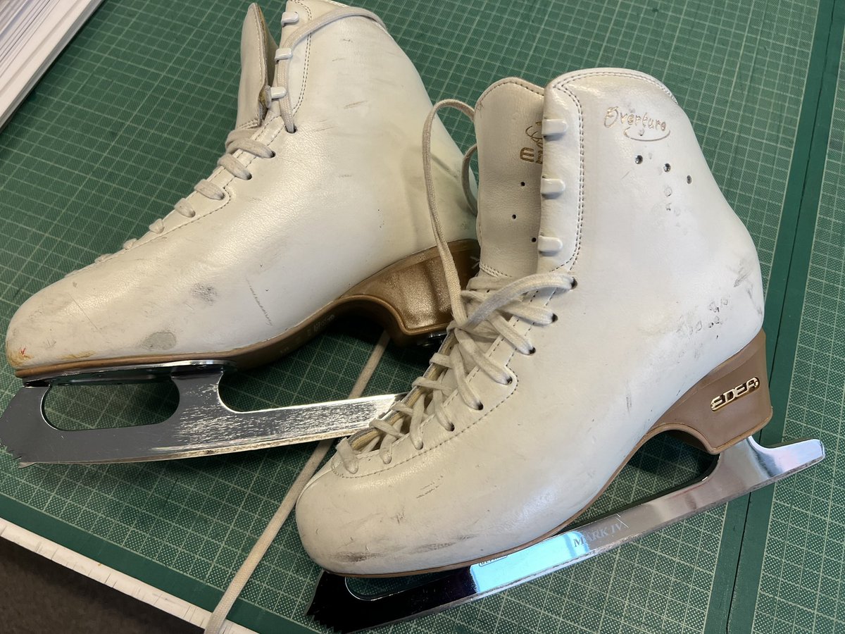 We’re selling lost property found on Metro at Tynemouth Market on Sunday 20 March.
Hundreds of items for sale from new clothes and shoes to ice skates, Christmas crackers and more! 
If you fancy a bargain, Tynemouth Metro Station from 9am, cash only.