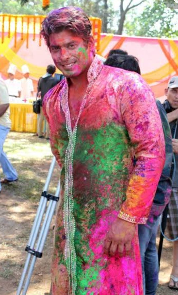 Even tho you r not w/us on this joyous occasion of Holi, my thoughts &amp; prayers are w/you Dear <a href="/sidharth_shukla/">Sidharth Shukla</a> 
May God give you all the colors of life, the colors of joy, happiness, friendship, love, &amp; any other colors you wish to paint in your next life 🙏🧡 #SidharthShukla🤗❤️