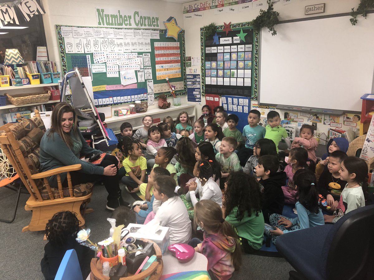 #ottokinders and <a href="/michalgut/">michalgut</a> enjoyed our guest reader <a href="/Lstaz1005/">Lindsay Staskowski</a> today! <a href="/hillerwildcats/">Hiller Elementary | The Lamphere Schools</a> @lamphereschools #wearelamphere