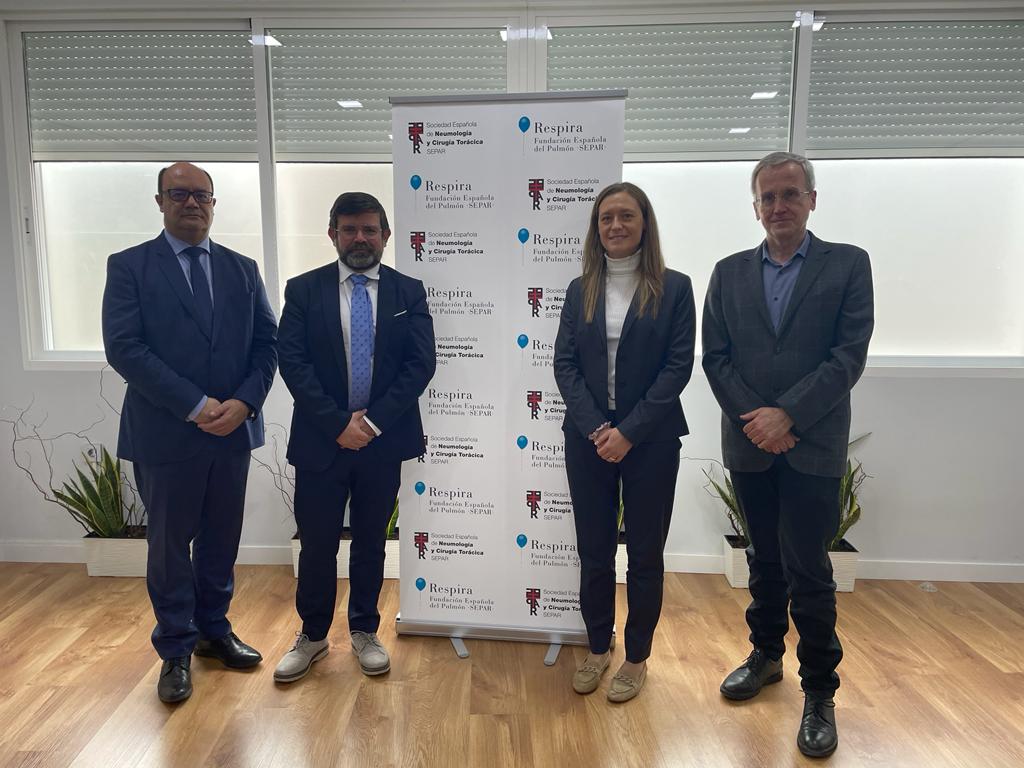cgcfe's tweet photo. Hoy el #CGCFE en la reunión con @SeparRespira, ha fijado como objetivo, establecer las bases para trabajar conjuntamente en la solicitud al @sanidadgob de la especialidad de Fisioterapia en afecciones cardiorespiratorias. #fisioterapiarespiratoria https://t.co/r6GlwnNxDo