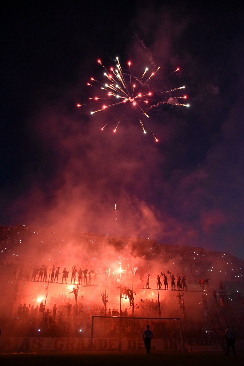 ¡De fiesta siempre está! 🚩🏴

🏟️ Esta noche, #BanderazoLeproso en el Parque.

La apertura de puertas para los hinchas será a las 18:00. Cabe destacar que el club permanecerá cerrado entre las 17:00 y las 21:00.