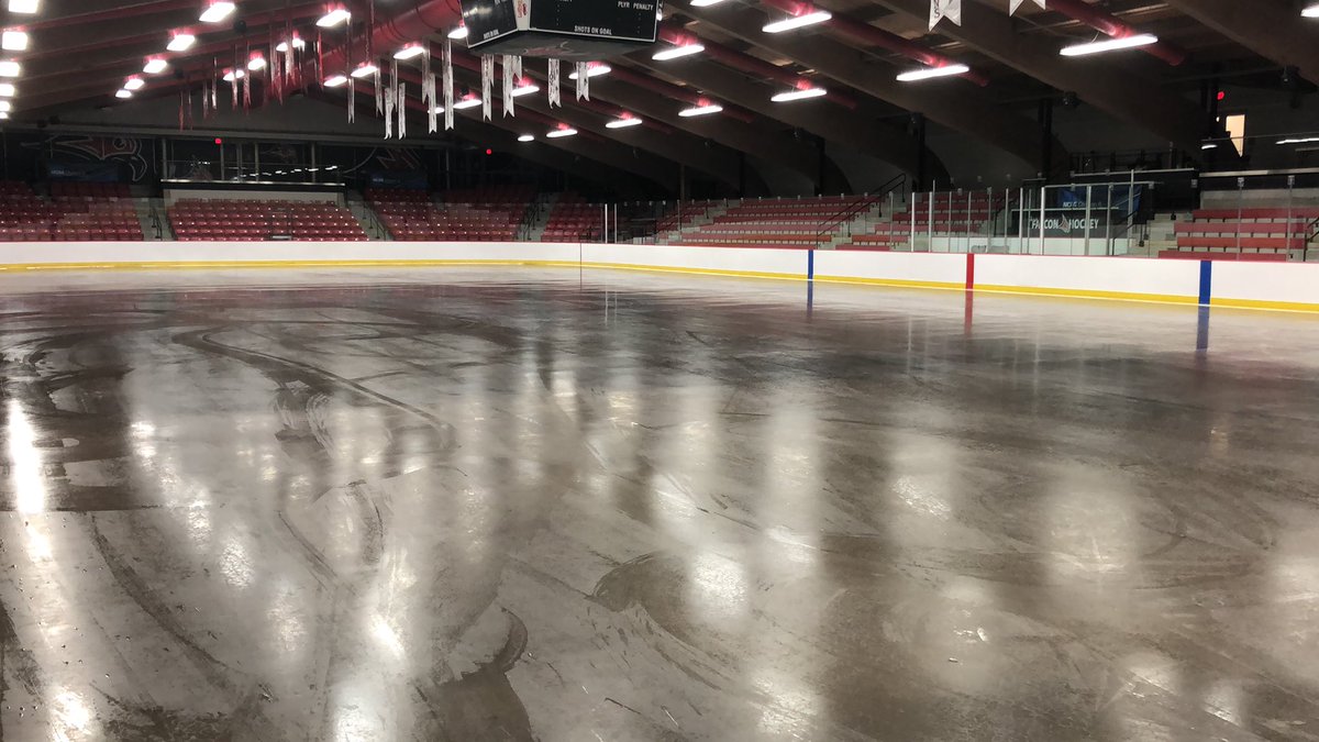 mrchuckkopel's tweet photo. Well #HuntArena the 2021-22 was very good to us. Thank you for the memories you provided. See you in a few months #HomeoftheFalcons https://t.co/LhHwSpul05