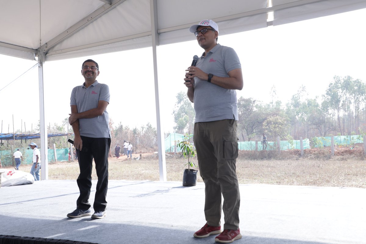 BoschSoftware's tweet photo. Wrapping up the #BGSWForestPlantationDrive in Bangalore today, with Forests by @heartfulness !  It gives us so much joy knowing that in a few years 3 mini forests would have emerged, supporting entire ecosystems. We can’t think of a better way to #alt_future for decades to come! https://t.co/7eoWCKWVRt