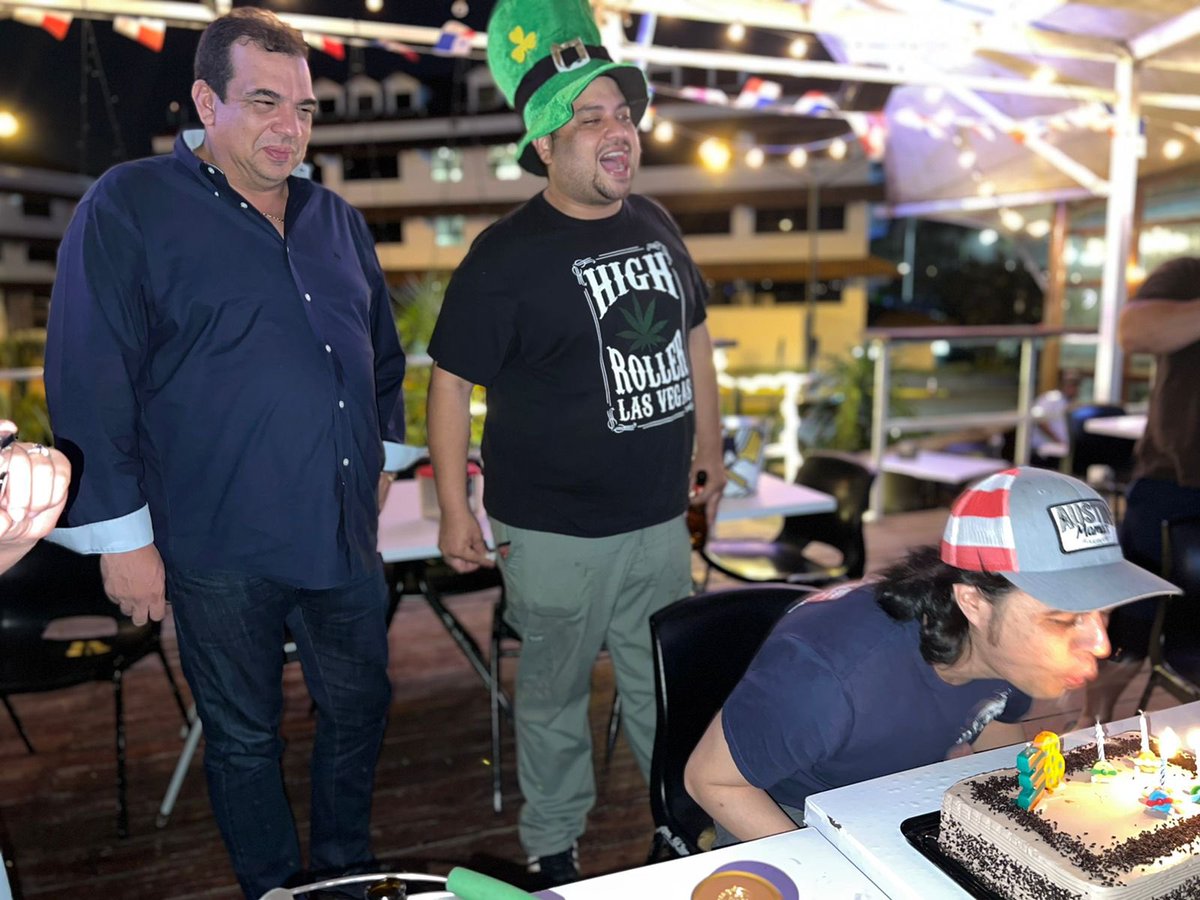 Compartimos con nuestro amigo @shawn_teale en su aniversario de vida, la noche de ayer.
#Felicitaciones Shawn!