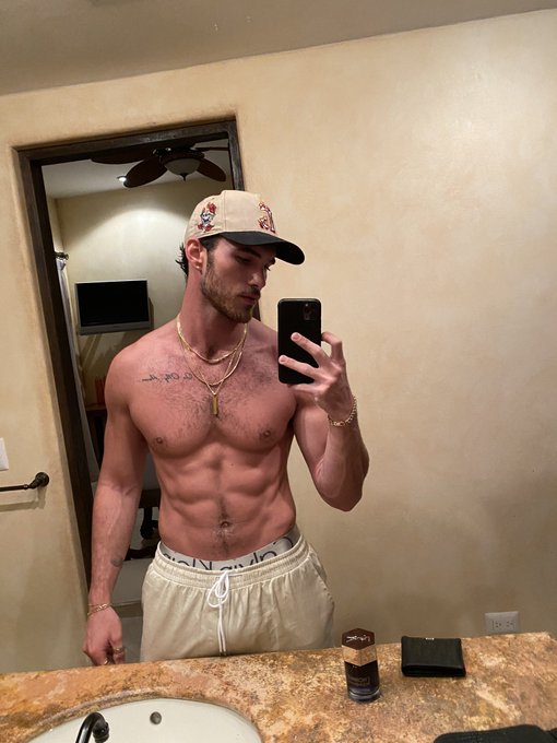 🥱 🥱 💤 https://t.co/o6GBN0cWZC https://t.co/38vCILxHG1<a href="/tag/irulethefield"class="tags"><span>#irulethefield</span></a><a href="/tag/kingofthelockerroom"class="tags"><span>#kingofthelockerroom</span></a>