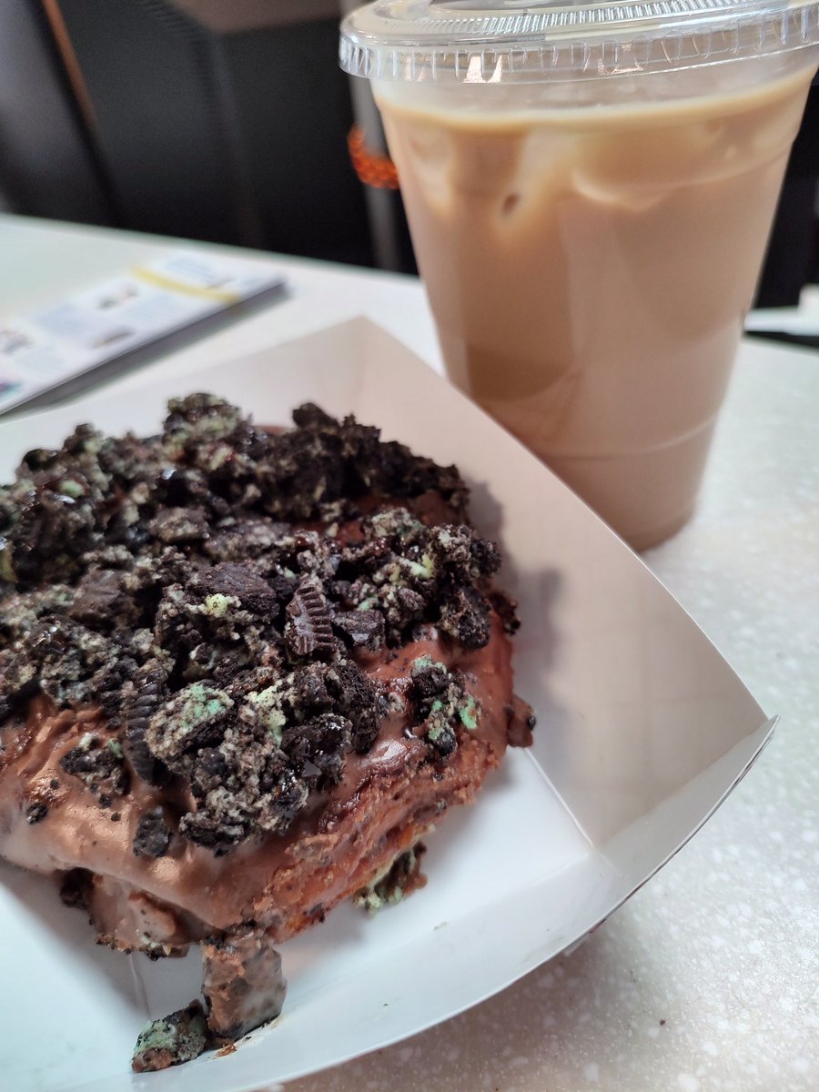 Thanks for the March Gladness treat from Mama's Sweet Shoppe <a href="/RAMiddle_RAMS/">Robert Anderson</a>!  
#LibraryLife #MiddleSchool #A5Media #RAMSInspire