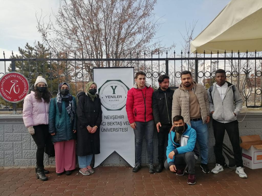tugvanevsehir's tweet photo. TÜGVA Üniversite Koordinatörlüğümüzün bünyesinde kurulan Yeniler Kulübü ile birlikte, Berat Kandili münasebetiyle Kandil Simiti dağıtımı yaptık. Bizlere destek olan Nevşehir Belediyemize @nevsehir_bel TÜGVA Üniversite ailesi olarak teşekkür ederiz. ☺️ https://t.co/wMUAx9vRoA
