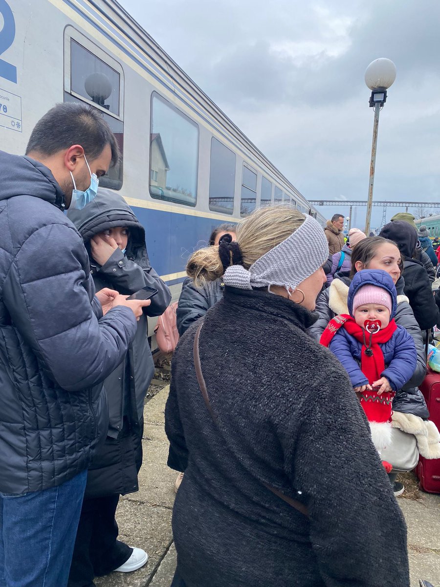 romaeducation's tweet photo. The team of Roma volunteers of #REF, #Aresel, #REDI helping Roma refugees from Ukraine leaving Iasi, a Romanian city from the North-East border. https://t.co/wRp4m8SiNA