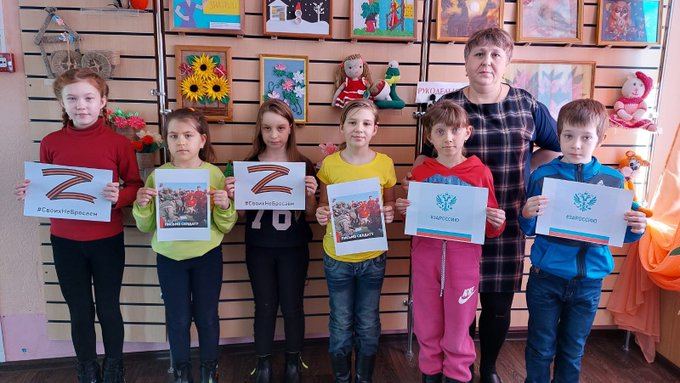 Kira_Yarmysh's tweet photo. Мы не позволим вовлекать детей в политику, говорили они https://t.co/ndWaE2X2Vq