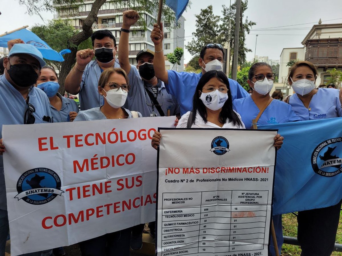 chabelitacongre's tweet photo. En el @MTPE_Peru, una vez más, acompañando a los tecnólogos médicos en su lucha justa por que se les otorgue su unidad orgánica. Seguimos en la lucha compañeros! https://t.co/H033qKH1L8