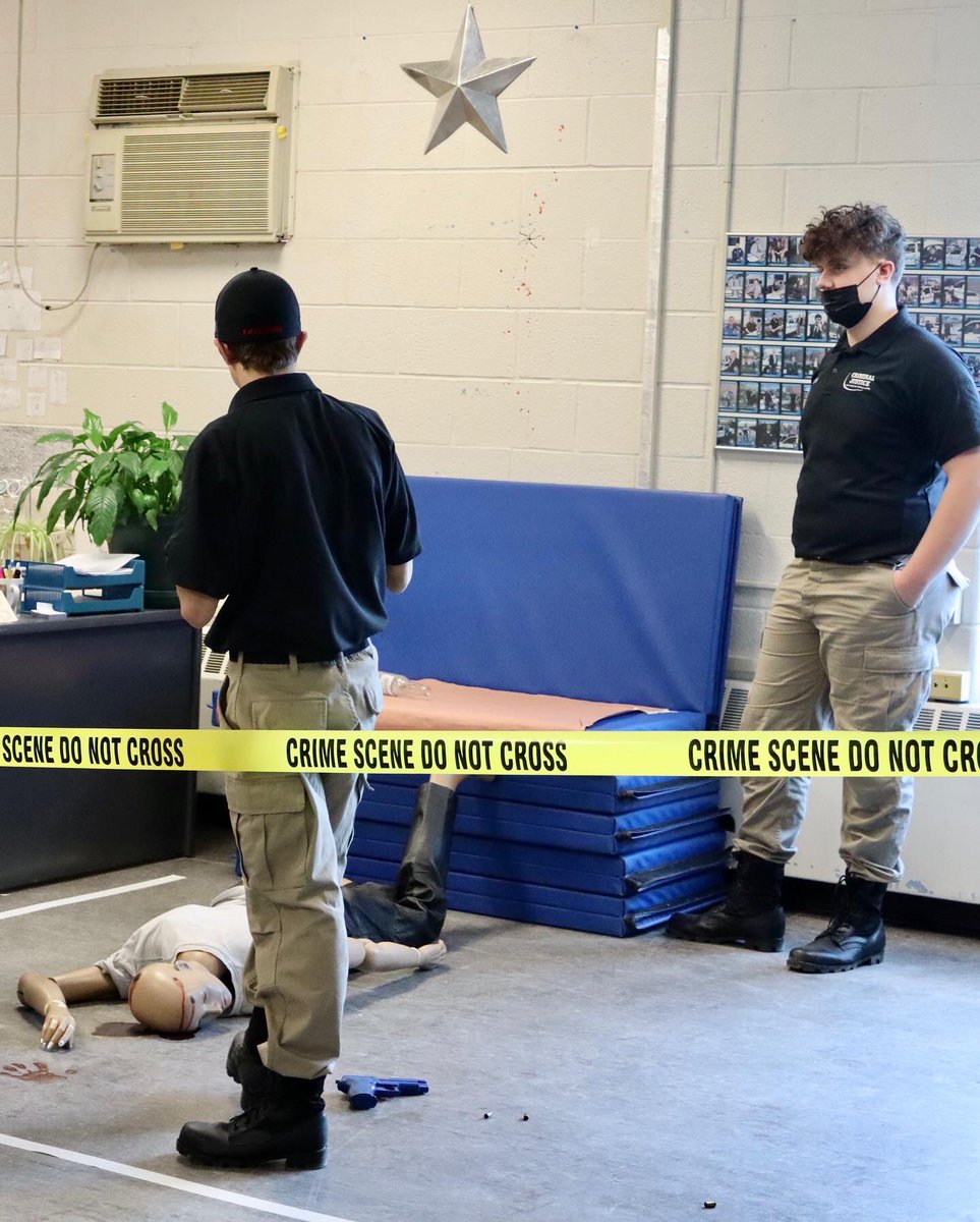 LRTC4ME's tweet photo. ✨ #LRTC Program Highlight: Criminal Justice ✨
Our Criminal Justice program explores the three main components of the United States criminal justice system: cops, courts and corrections.
Students Learn to investigate, read crime scenes and collect physical evidence. https://t.co/k1EvGlkPpY