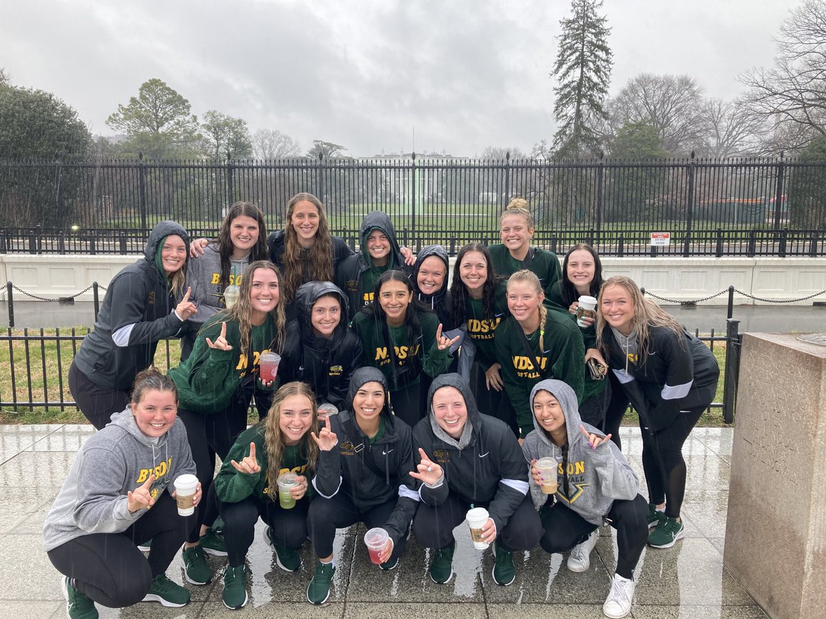 DarrenMueller7's tweet photo. Played tour guide, we learned a little history today and did a little singing in the rain on our DC tour.  No ☔️ needed https://t.co/GfirCX1vdA