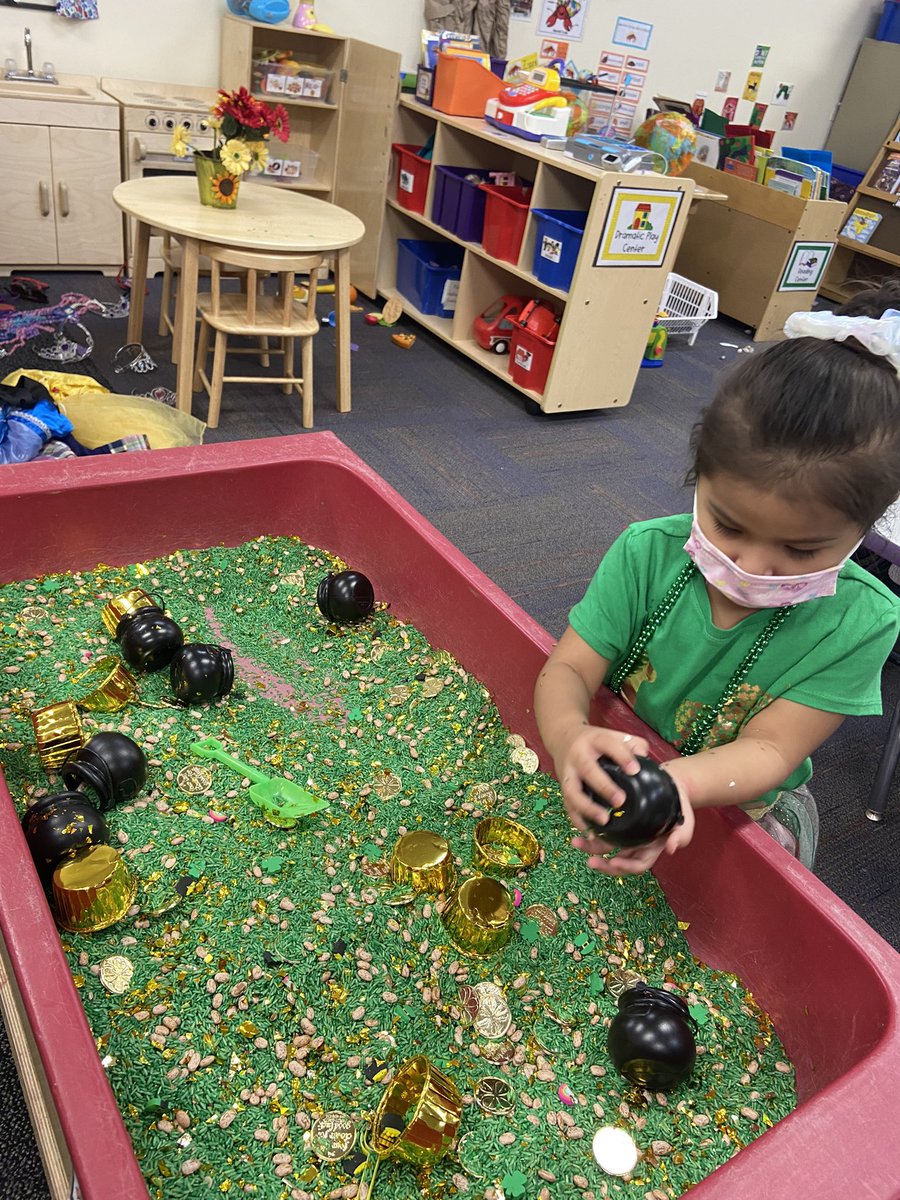 Our sprouts enjoyed some special sensory play activities today for St. Patrick’s Day! 🍀 💚