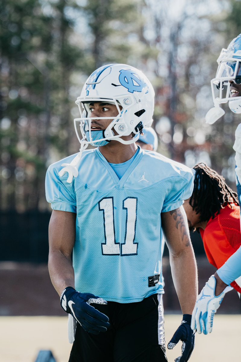 kenzlenzz's tweet photo. UNC Chapel Hill Football https://t.co/ZQhQfQ75fI