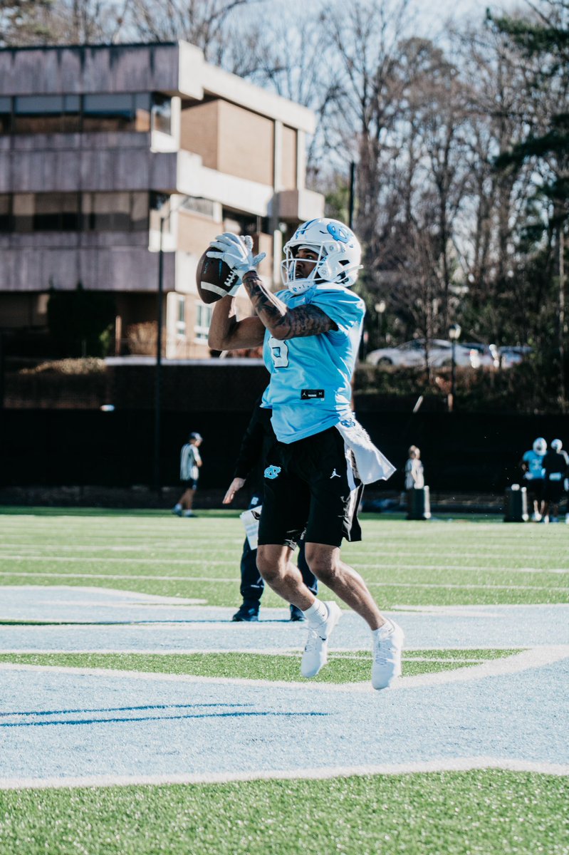 kenzlenzz's tweet photo. UNC Chapel Hill Football https://t.co/ZQhQfQ75fI