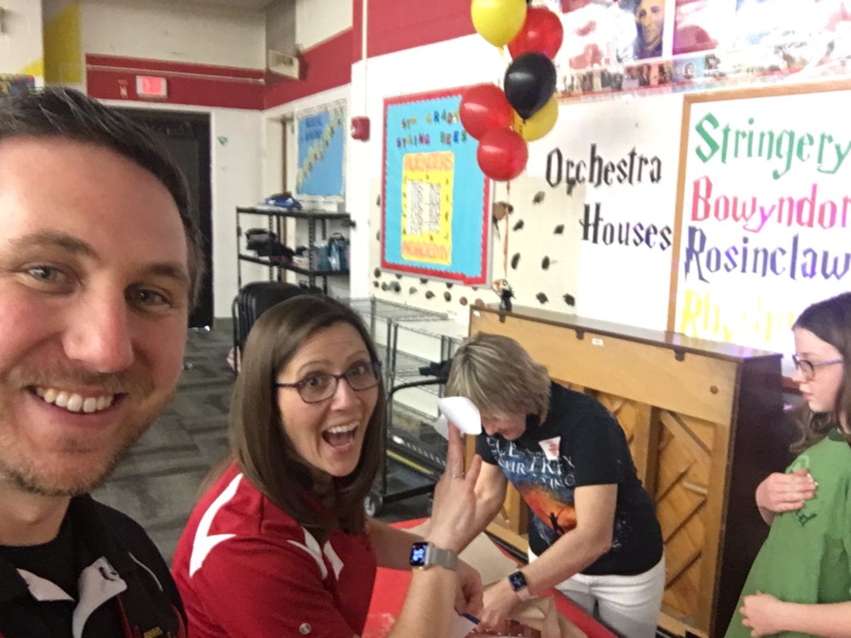 mrhannamusic's tweet photo. BBHMS Music Signing Day!! @mrsasteyradak @BBHMSORCHESTRA @SipusicChoir @bbhcsd #bbhmsmusic https://t.co/EZ3waxFr4I