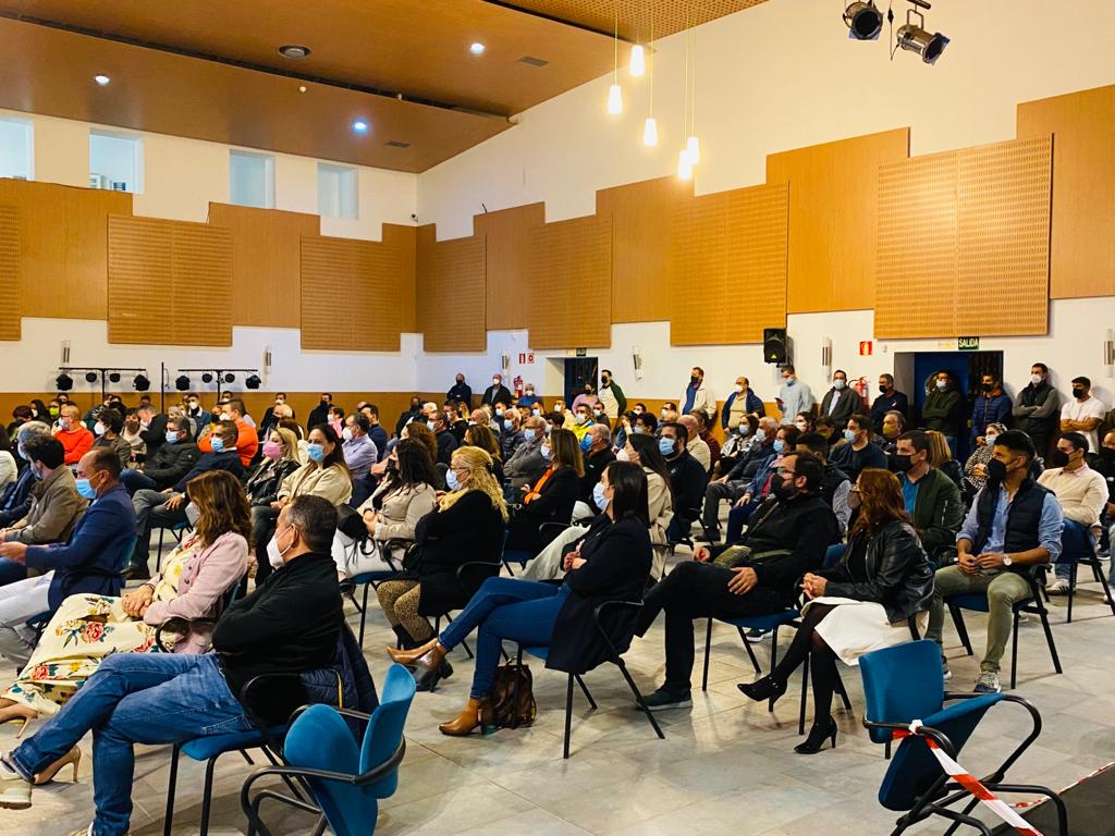 CCLanzarote's tweet photo. La fuerza de Coalición Canaria está en su gente. Hombres y mujeres entregados para la defensa de Lanzarote y La Graciosa. Hacia mucho tiempo que no compartíamos momentos como el de hoy. ¡Qué bonitos son los reencuentros!

#LanzaroteTeNecesita 
#LagraciosaTeNecesita https://t.co/2EAuJIdlGR