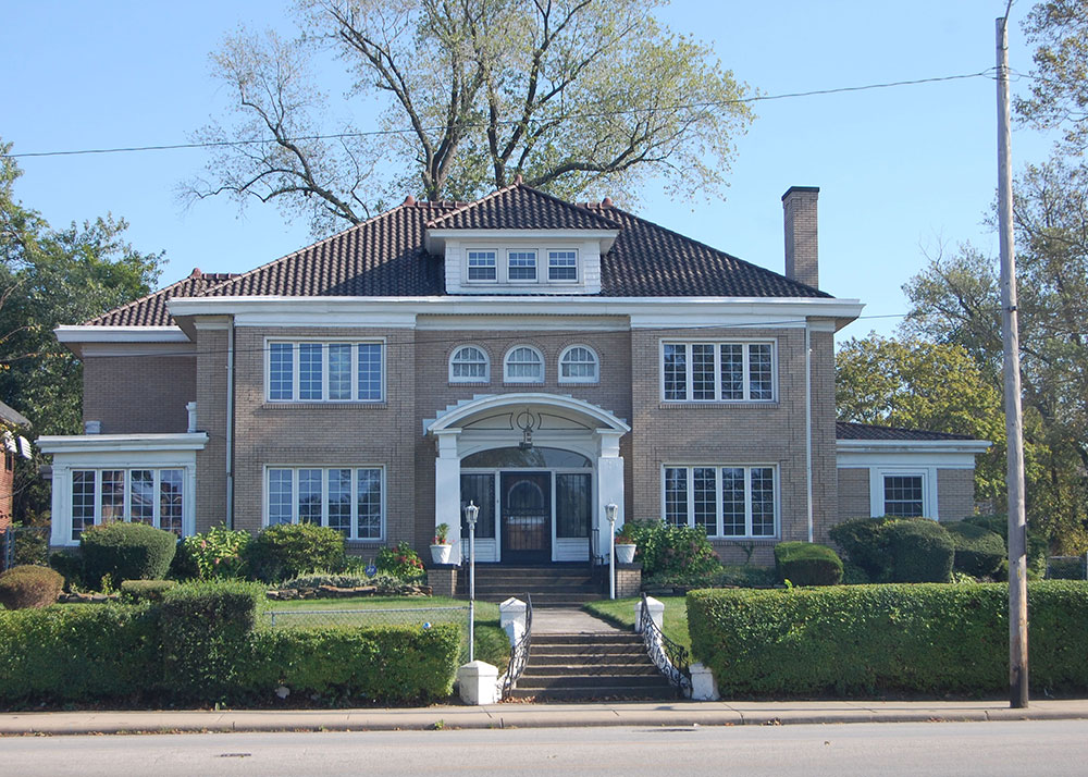 Get to know the neighborhoods of Greater Circle Living! East Cleveland is the first suburb of Cleveland, Ohio and is known for its grand old homes and “Millionaire’s Row.” greatercircleliving.org/east-cleveland/