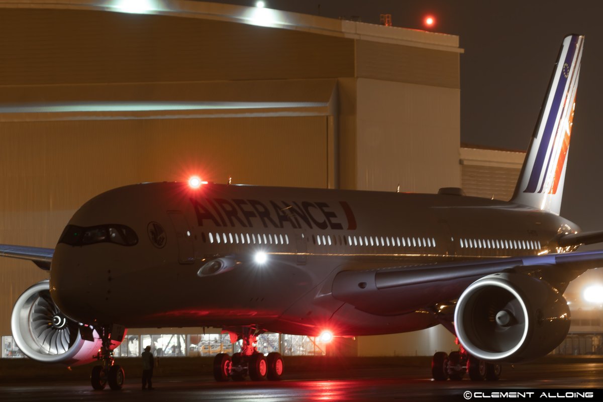 CAlloing's tweet photo. Departure tonight for the 15th @Airbus #A350 for @AirFranceFR #FHTYO #Cayenne as #AFR235V on @RadarBox24 ! #AVgeeks #AirFrance @A318111 ! https://t.co/5JUbIzCnpf