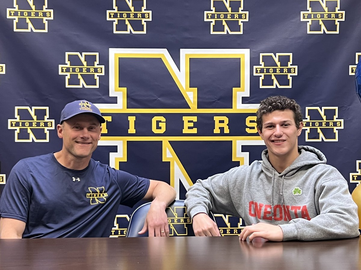 Congratulations to Braden Greenberg on his commitment to play Tennis at SUNY Oneonta. Way to go Braden. @RedDragonSports @SUNY_Oneonta @AnthonyLifrieri