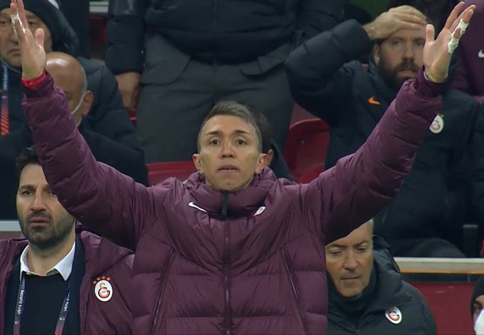 musleratavratt's tweet photo. Muslera önde torrent arkada.. https://t.co/yD5pNPEoYp