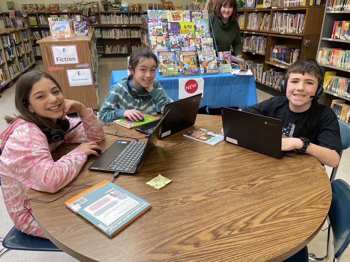 PlymouthSch's tweet photo. Students at West recently celebrated Read Across America by reading various books from across the US. @WestElemTech Teacher, Ms. Boucher, led students on a Google Earth tour giving them an opportunity to listen to read-alouds while exploring different settings from stories.📚🌎 https://t.co/rsSl9jqNQt
