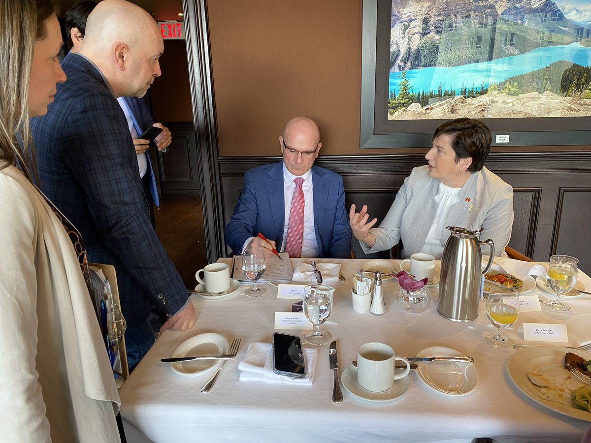 Karen_Banff's tweet image. It is a very good day for tourism in Canada and Alberta. Thx @R_Boissonnault for spending time with us today @BLLTMedia @Banff_Town @RimrockResort @banffmayor @TIAC_AITC @DestinationCAN  Let’s go!