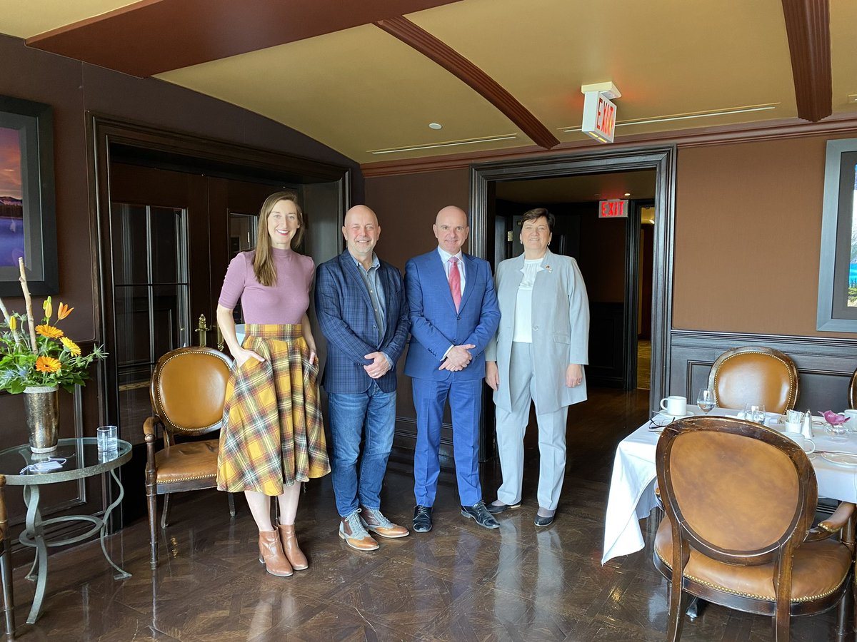 Karen_Banff's tweet image. It is a very good day for tourism in Canada and Alberta. Thx @R_Boissonnault for spending time with us today @BLLTMedia @Banff_Town @RimrockResort @banffmayor @TIAC_AITC @DestinationCAN  Let’s go!
