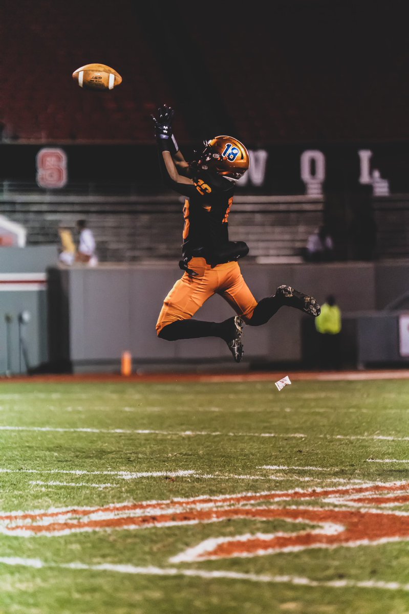 kenzlenzz's tweet photo. Julius L. Chambers Football https://t.co/8mv37L3Kl9