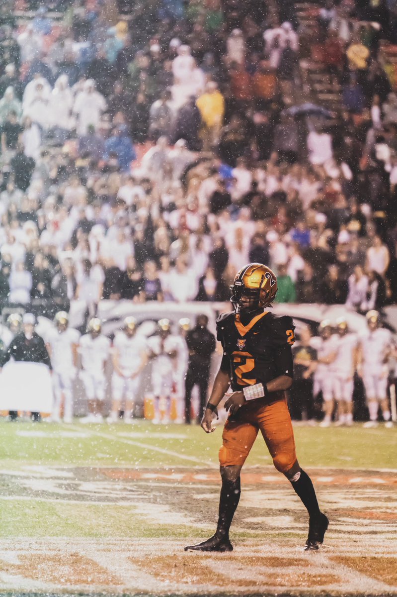 kenzlenzz's tweet photo. Julius L. Chambers Football https://t.co/8mv37L3Kl9