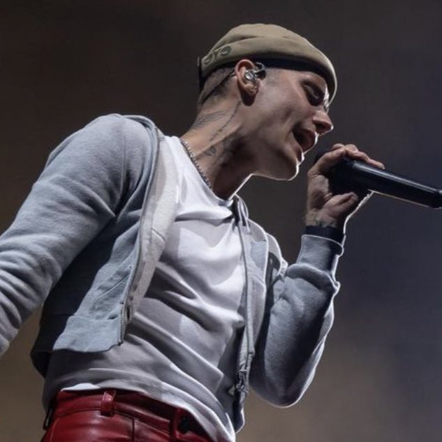 feelshoIy's tweet photo. the mic???????? always on. https://t.co/BVUgLdXD2G
