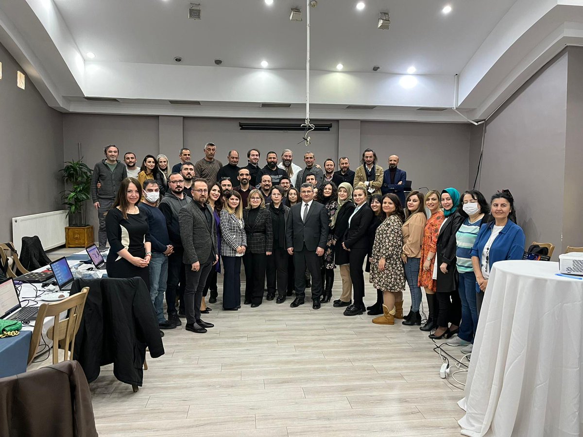 meb_ogm's tweet photo. Bakan Yardımcımız Petek AŞKAR Genel Müdürlüğümüzce Yürütülen Fikir Atölyesi Çalıştayı’na Katılan Öğretmenleri Ziyaret Ettiler
Haber için 👇
https://t.co/k2Ete2LuRm https://t.co/EpXjTRPCKU