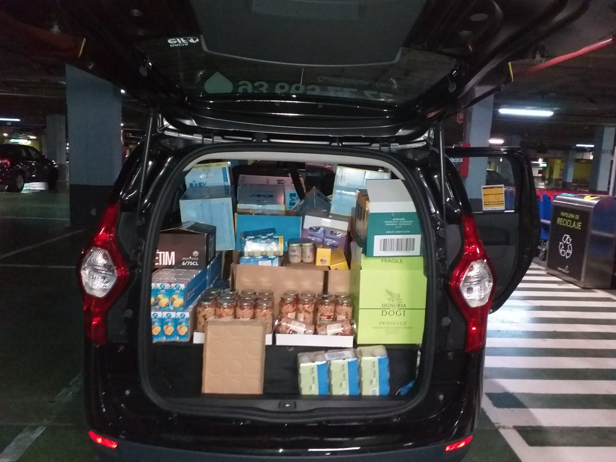 taxifels's tweet photo. En 𝐭𝐚𝐱𝐢𝐟𝐞𝐥𝐬, sabemos que cada pequeño detalle suma. 

Por eso continuamos llenando taxis con alimentos para poder aportar nuestro granito de arena. 

Ahora y siempre, NO A LA GUERRA 🙌🏼 ☮️ 
#NoALaGuerraEnUcrania
#taxifels #taxijove #taxicastelldefels https://t.co/yEjiv18k3u
