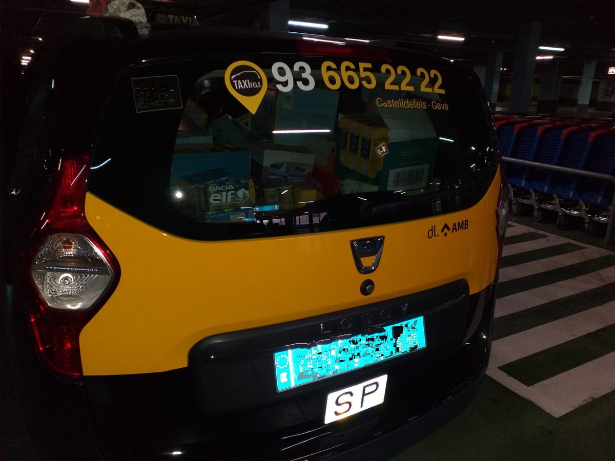 taxifels's tweet photo. En 𝐭𝐚𝐱𝐢𝐟𝐞𝐥𝐬, sabemos que cada pequeño detalle suma. 

Por eso continuamos llenando taxis con alimentos para poder aportar nuestro granito de arena. 

Ahora y siempre, NO A LA GUERRA 🙌🏼 ☮️ 
#NoALaGuerraEnUcrania
#taxifels #taxijove #taxicastelldefels https://t.co/yEjiv18k3u