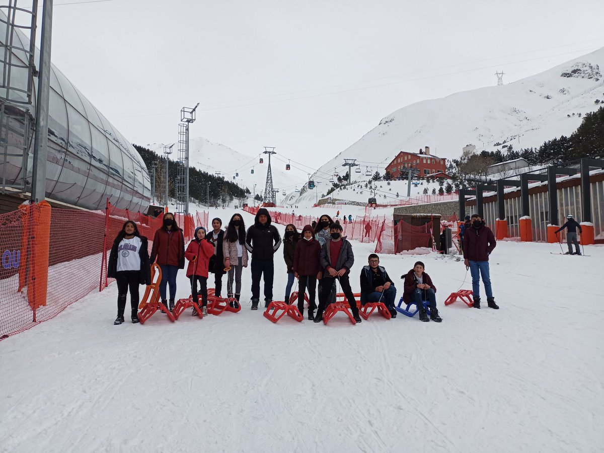 LGS ye hazirlanan öğrencilerimize bugün Erzurum'da ki liseleri gezdirdik. Sınav streslerini atmalari için Palandöken kayak merkezine ve mng oyun parkina götürdük.Bizden desteğini esirgemeyen İlçe Kaymakamımız Sayin <a href="/muammersardoan2/">Muammer SARIDOĞAN</a> ,