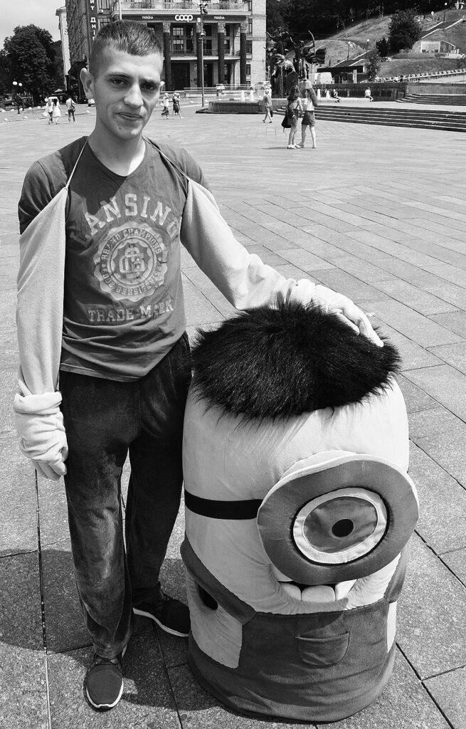 Cuddly Kyiv
hixposure.co.uk/cuddly-kyiv
#streetphotography #photojournalism #travelphotography #travel #art #photography #streetshot #streetscene  #Nikon #hixposure #streetphotographer #streetphoto #photojournalist #travelog #Ukraine #portraits #people #Kyiv #Kiev