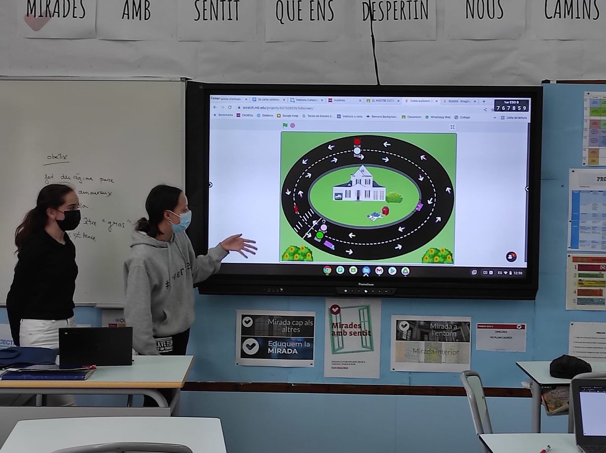 VedrunaVila's tweet image. Els alumnes de 1r d'ESO de l'optativa de Robòtica presenten amb el llenguatge de programació Scratch i la utilització de sensors el projecte "El cotxe autònom". Han demostrat un gran talent en programació, emprenedoria i creativitat.🏎