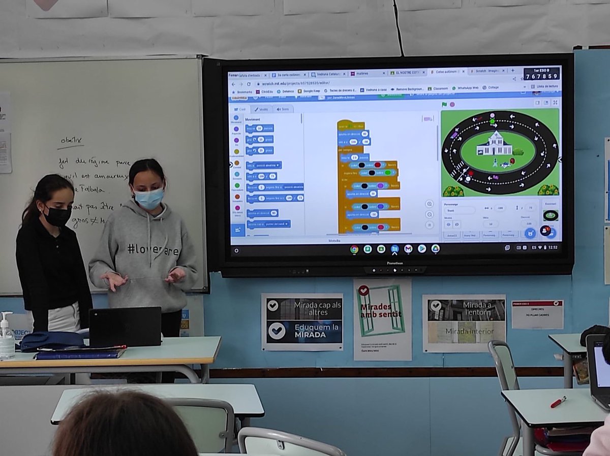 VedrunaVila's tweet image. Els alumnes de 1r d'ESO de l'optativa de Robòtica presenten amb el llenguatge de programació Scratch i la utilització de sensors el projecte "El cotxe autònom". Han demostrat un gran talent en programació, emprenedoria i creativitat.🏎