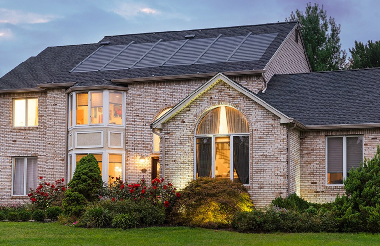 SolarPowerWorld's tweet photo. #SolarShingles, #SolarTiles, #SolarRoofs — whatever you call them — are trendy once again with the announcement of a “nailable” product from GAF Energy: https://t.co/gaCIQbC4pl

@gafroofing @suntegra_solar @Rooffix_houston @CertainTeed https://t.co/xcSuOsGLg9
