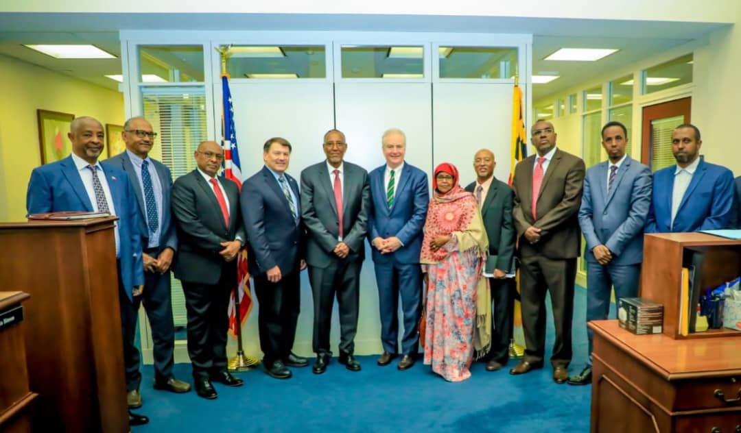 musebiihi's tweet photo. An honor to meet with @ChrisVanHollen and @SenatorRounds of the SFRC Africa Subcommittee. Somaliland has long sought a closer security partnership with the U.S. Today, we are privileged to have friends in Congress that recognize the urgency of partnering to fight terrorism. [1/2] https://t.co/kRTvLGsNah