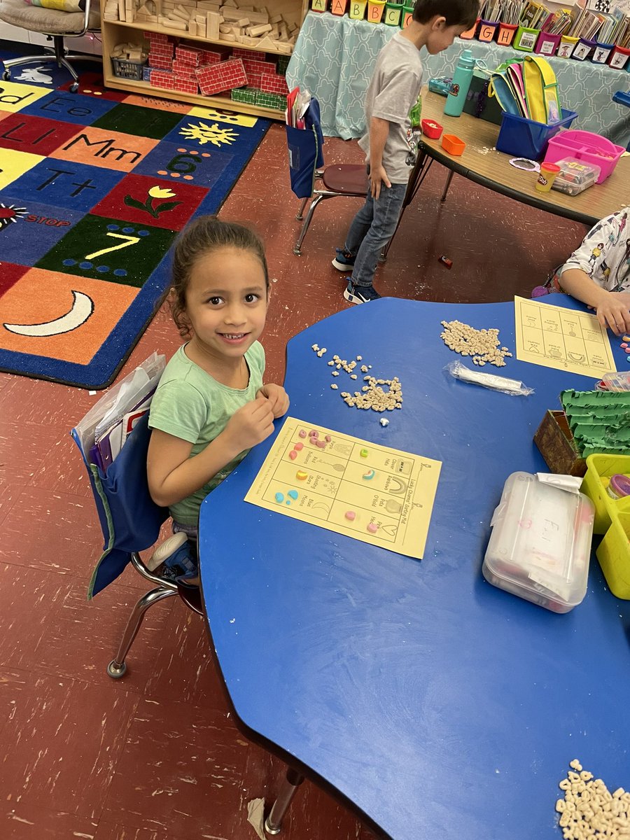 LabrosseKristy's tweet image. Leprechaun slime, sorting, and graphing Lucky Charms, and a leprechaun hunt kept us busy today! 🍀#NMUKNIGHT @NMGibbs_NJ